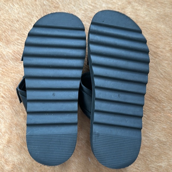 Rate Arlo Sandal in Black - Picture 5 of 12